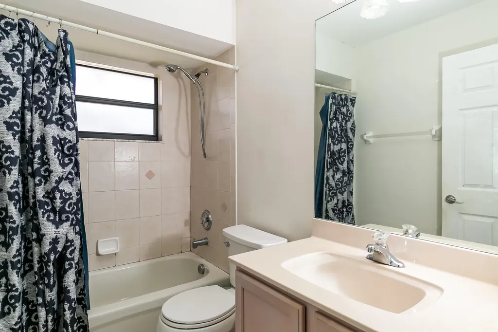 591 SE Chapman Avenue Port St Lucie FL 34984