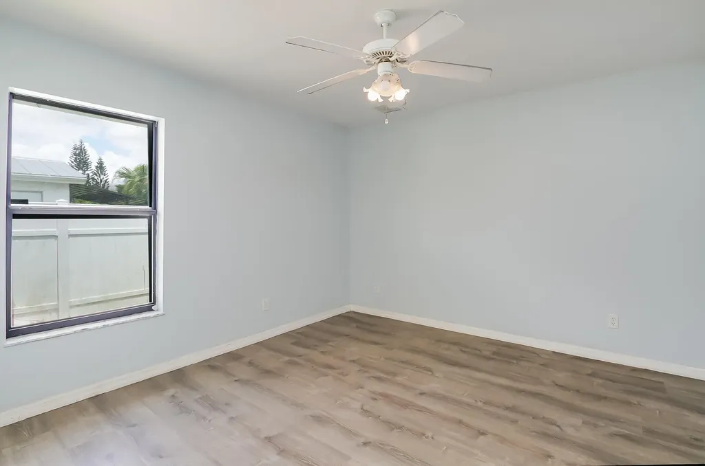 591 SE Chapman Avenue Port St Lucie FL 34984