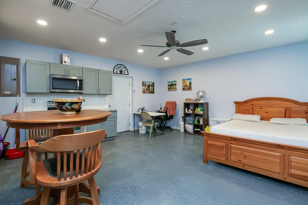 591 SE Chapman Avenue Port St Lucie FL 34984