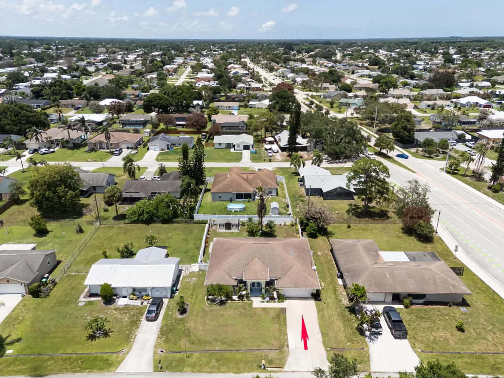 591 SE Chapman Avenue Port St Lucie FL 34984