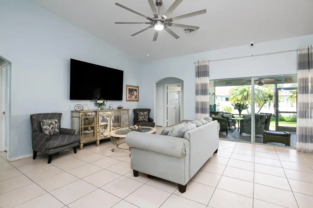 591 SE Chapman Avenue Port St Lucie FL 34984