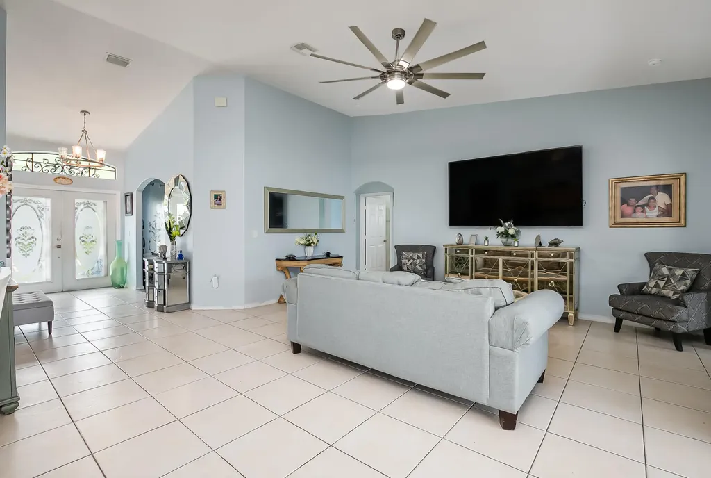 591 SE Chapman Avenue Port St Lucie FL 34984