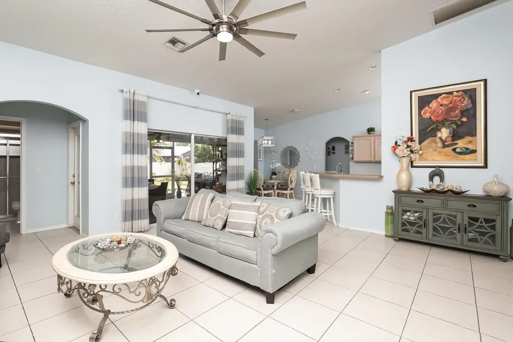 591 SE Chapman Avenue Port St Lucie FL 34984