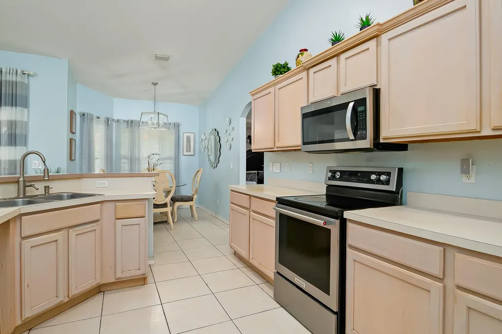 591 SE Chapman Avenue Port St Lucie FL 34984
