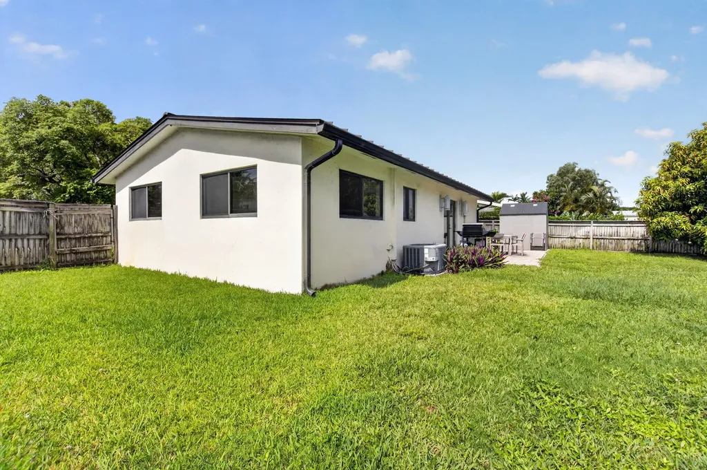 115 NW 7th Street Boca Raton FL 33432