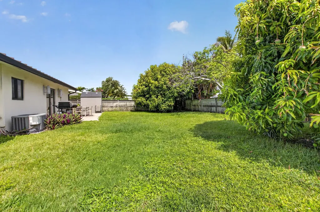 115 NW 7th Street Boca Raton FL 33432