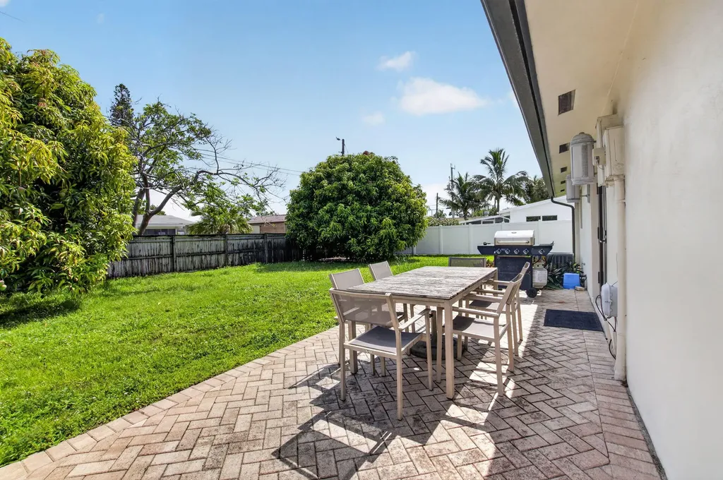 115 NW 7th Street Boca Raton FL 33432