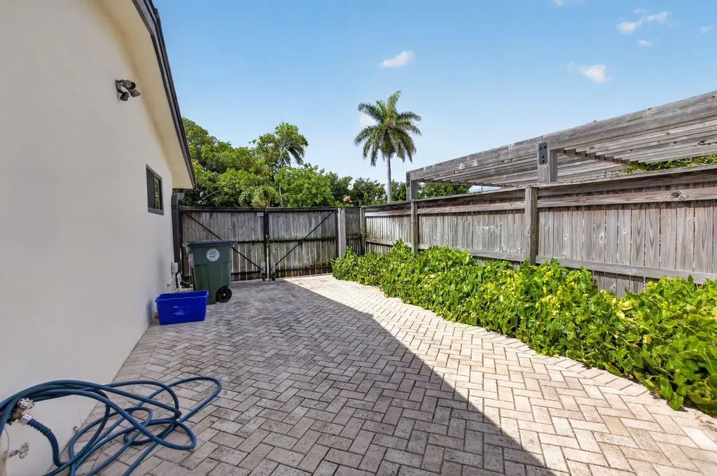 115 NW 7th Street Boca Raton FL 33432