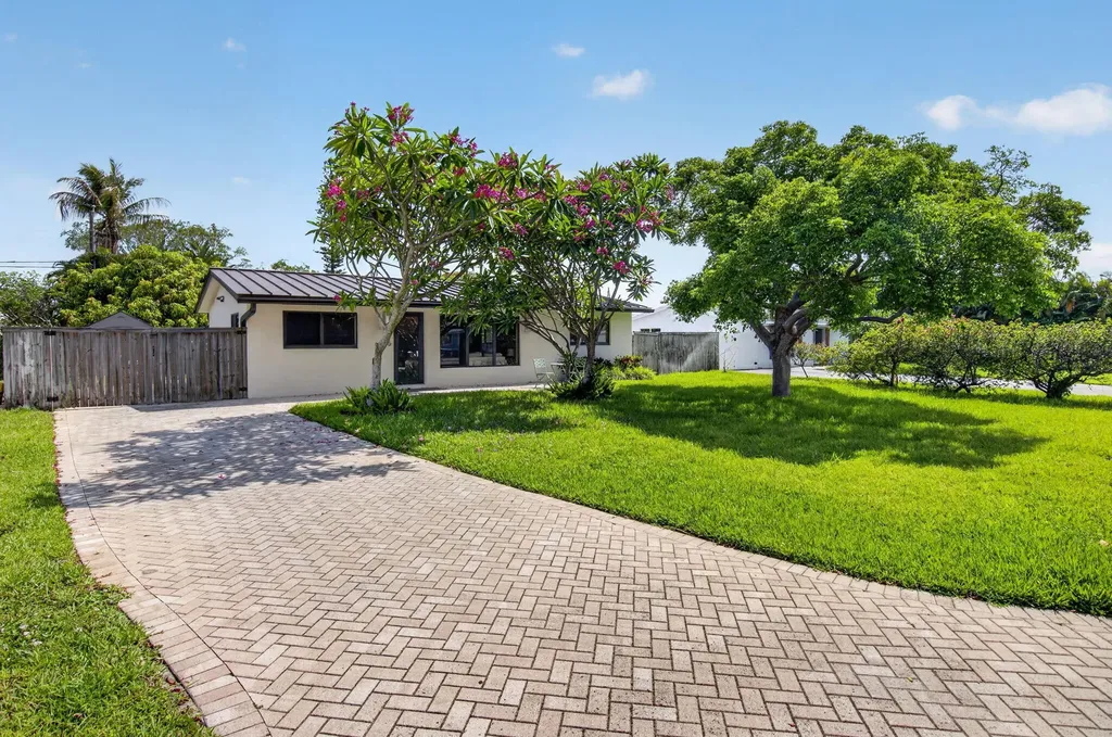 115 NW 7th Street Boca Raton FL 33432