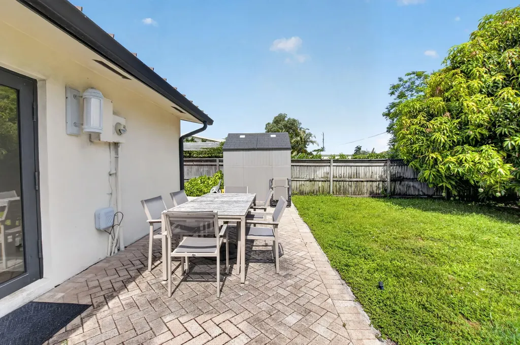 115 NW 7th Street Boca Raton FL 33432
