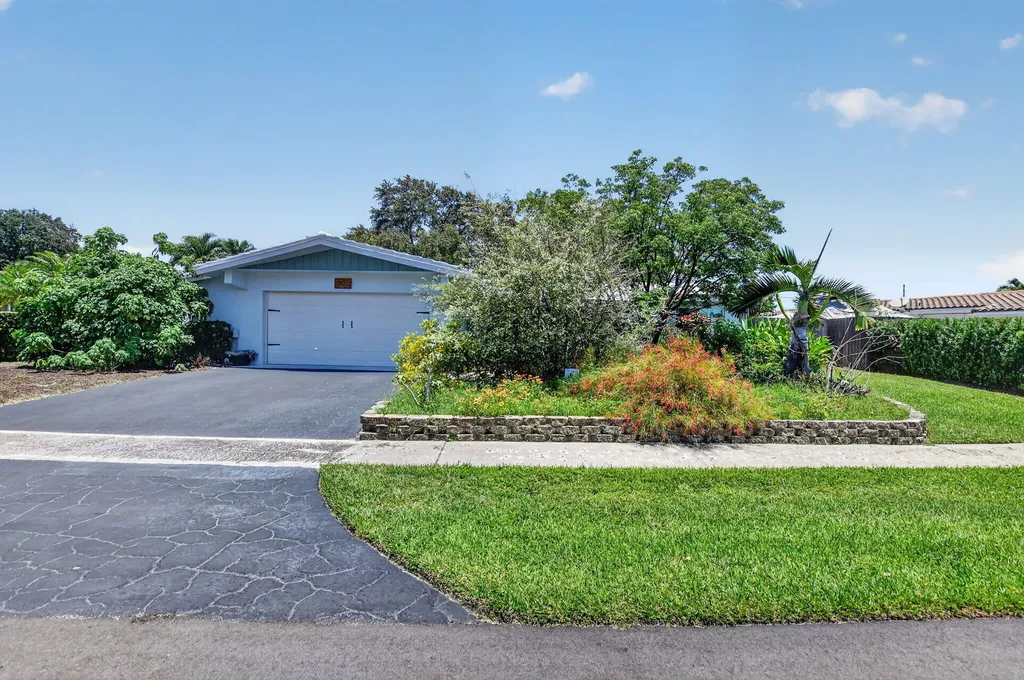 807 SW 3rd Street Boca Raton FL 33486