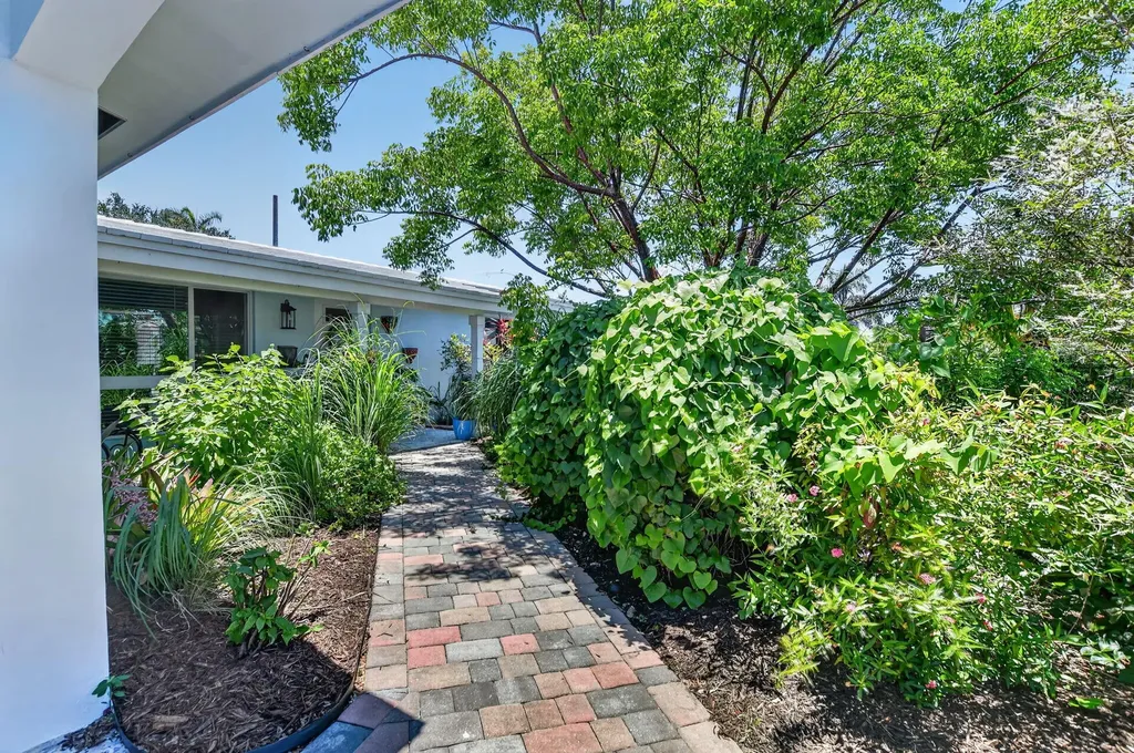 807 SW 3rd Street Boca Raton FL 33486