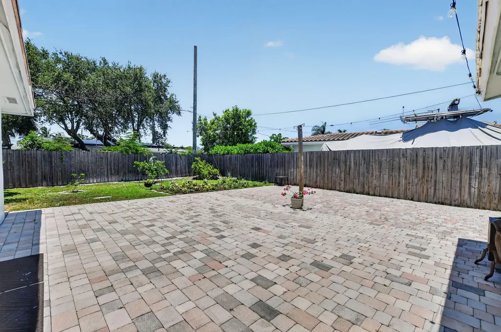 807 SW 3rd Street Boca Raton FL 33486