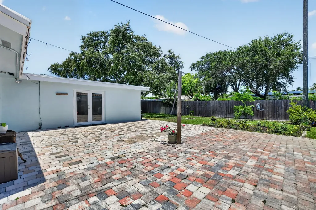 807 SW 3rd Street Boca Raton FL 33486
