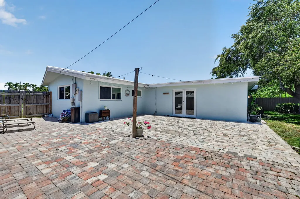 807 SW 3rd Street Boca Raton FL 33486