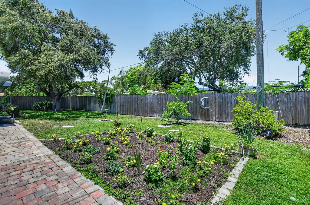 807 SW 3rd Street Boca Raton FL 33486