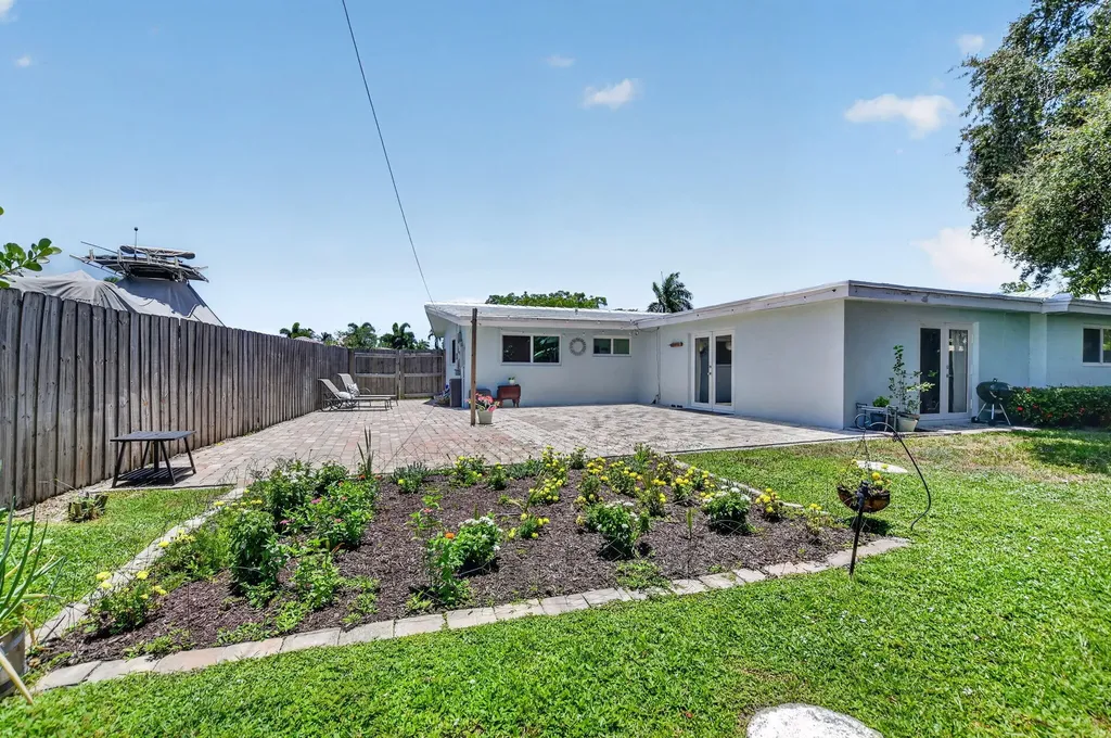 807 SW 3rd Street Boca Raton FL 33486