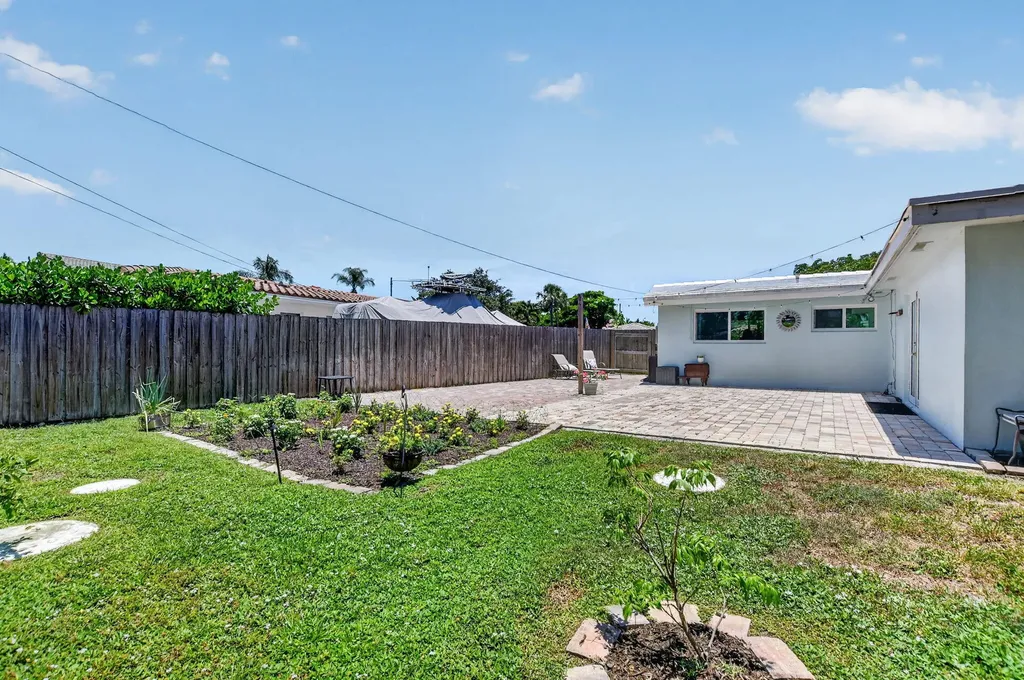 807 SW 3rd Street Boca Raton FL 33486