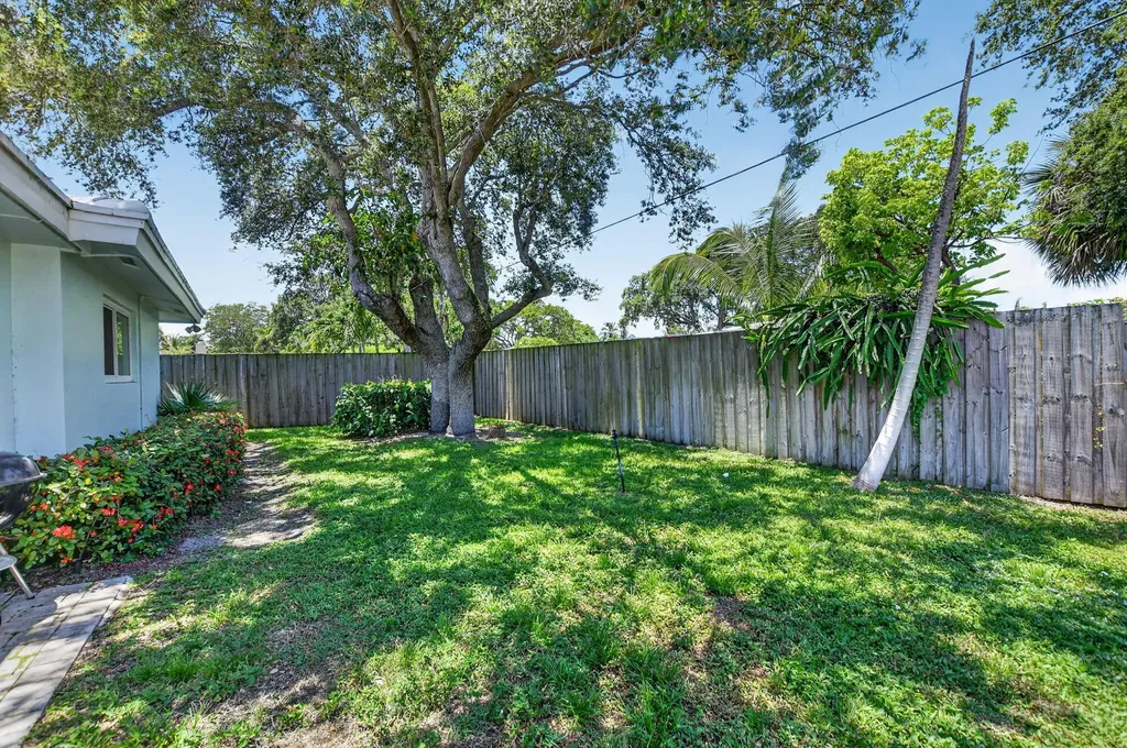 807 SW 3rd Street Boca Raton FL 33486
