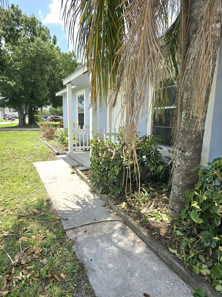 582 NW Sherbrooke Avenue Port St Lucie FL 34983