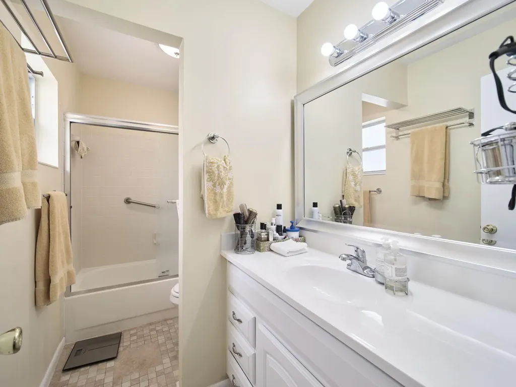 175 Lake Susan Lane West Palm Beach FL 33411