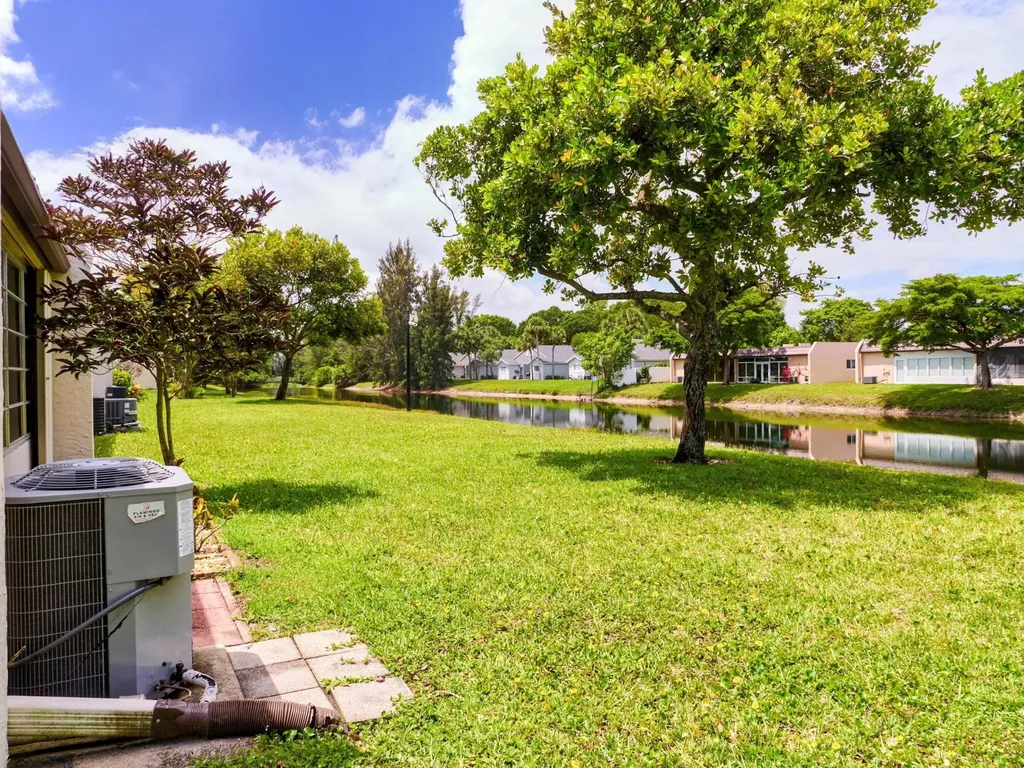 175 Lake Susan Lane West Palm Beach FL 33411