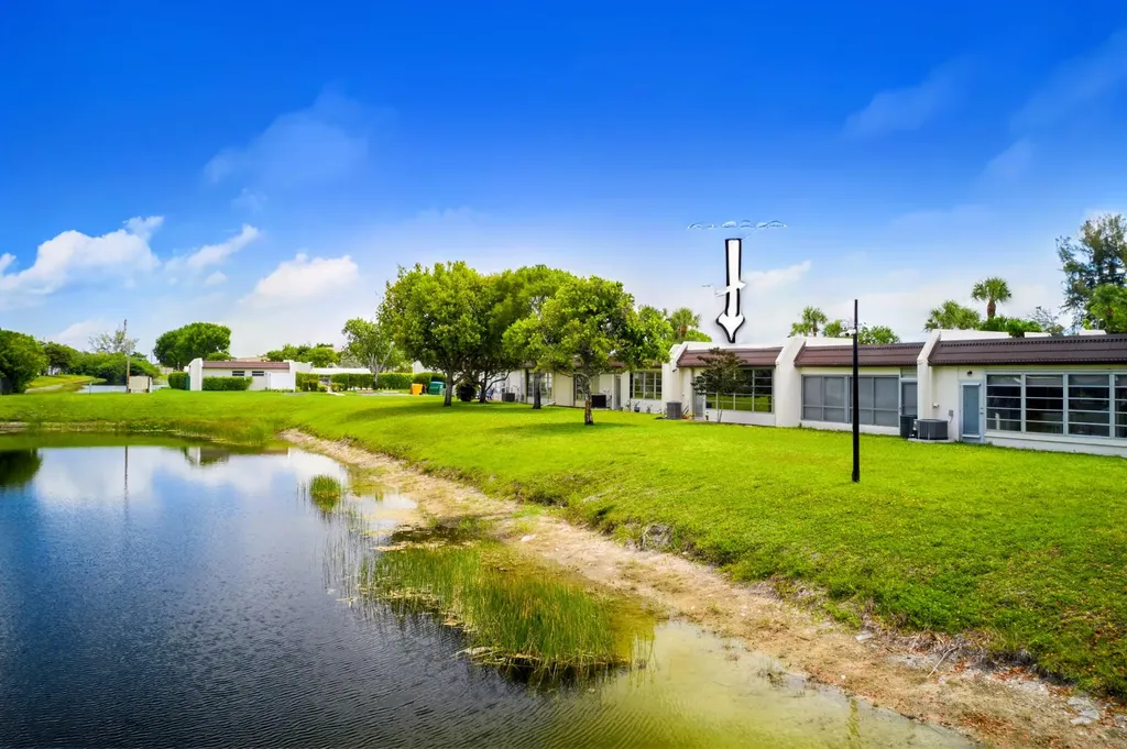 175 Lake Susan Lane West Palm Beach FL 33411