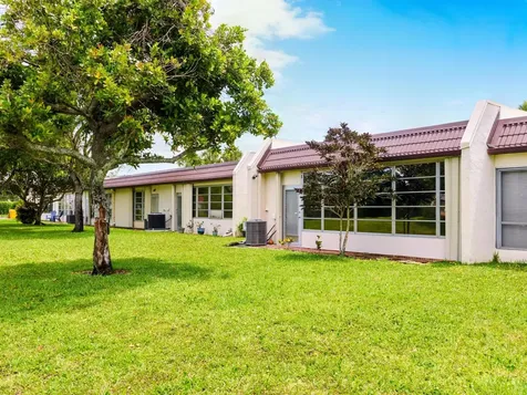 175 Lake Susan Lane West Palm Beach FL 33411