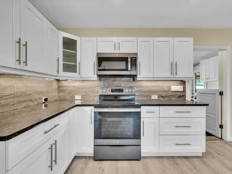 607 W Perry Street Lantana FL 33462