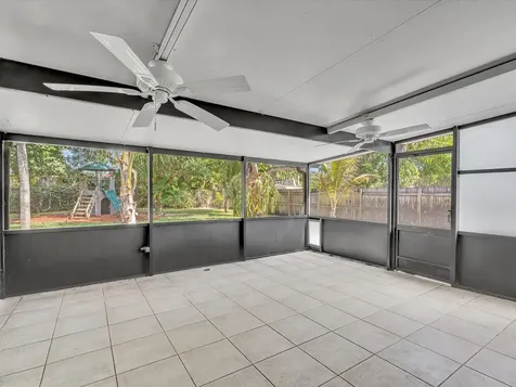 607 W Perry Street Lantana FL 33462