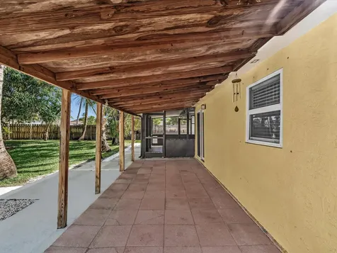 607 W Perry Street Lantana FL 33462
