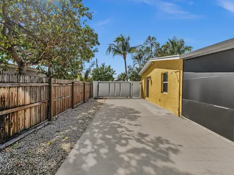 607 W Perry Street Lantana FL 33462