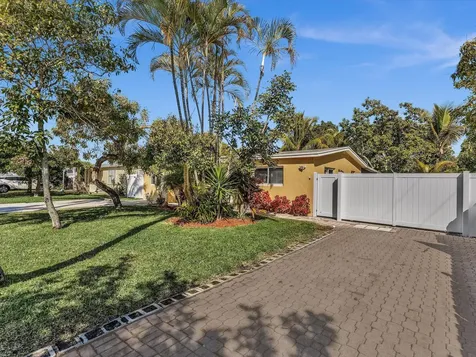 607 W Perry Street Lantana FL 33462