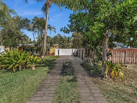 607 W Perry Street Lantana FL 33462