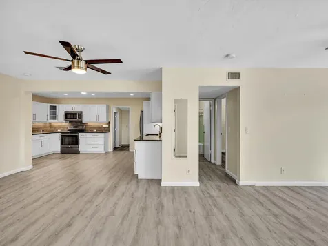 607 W Perry Street Lantana FL 33462