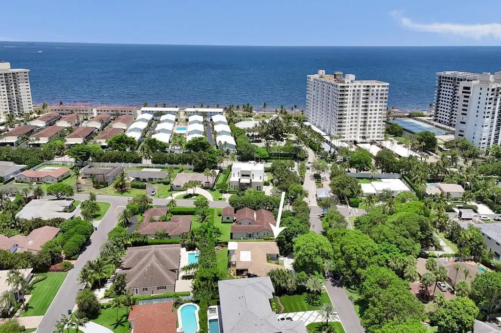 5 Gatehouse Road Sea Ranch Lakes FL 33308
