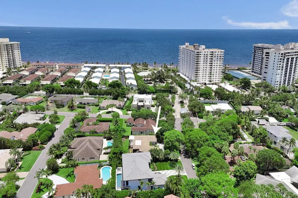5 Gatehouse Road Sea Ranch Lakes FL 33308