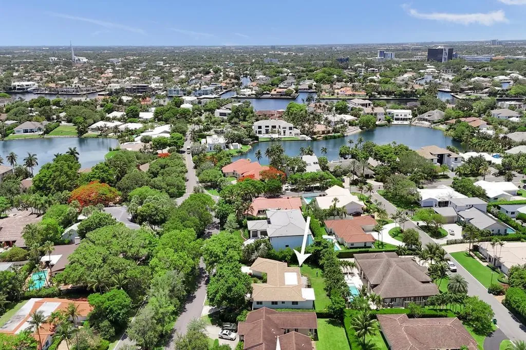 5 Gatehouse Road Sea Ranch Lakes FL 33308