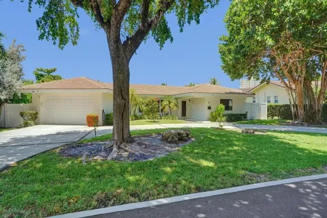 5 Gatehouse Road Sea Ranch Lakes FL 33308