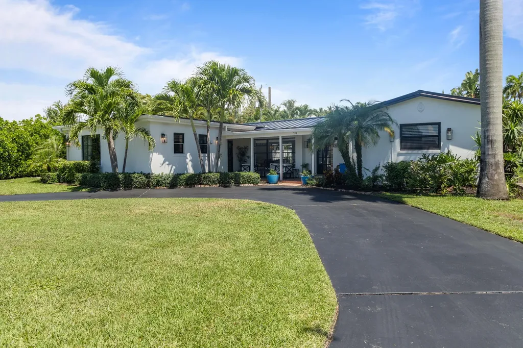 711 SW 27th Way Boynton Beach FL 33435