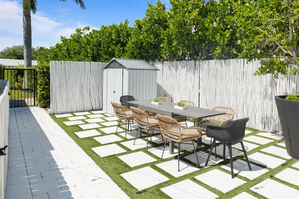 711 SW 27th Way Boynton Beach FL 33435