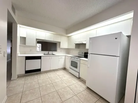1400 SW 137 Avenue Pembroke Pines FL 33027