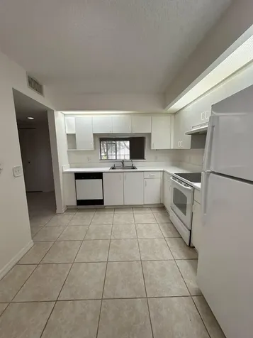 1400 SW 137 Avenue Pembroke Pines FL 33027