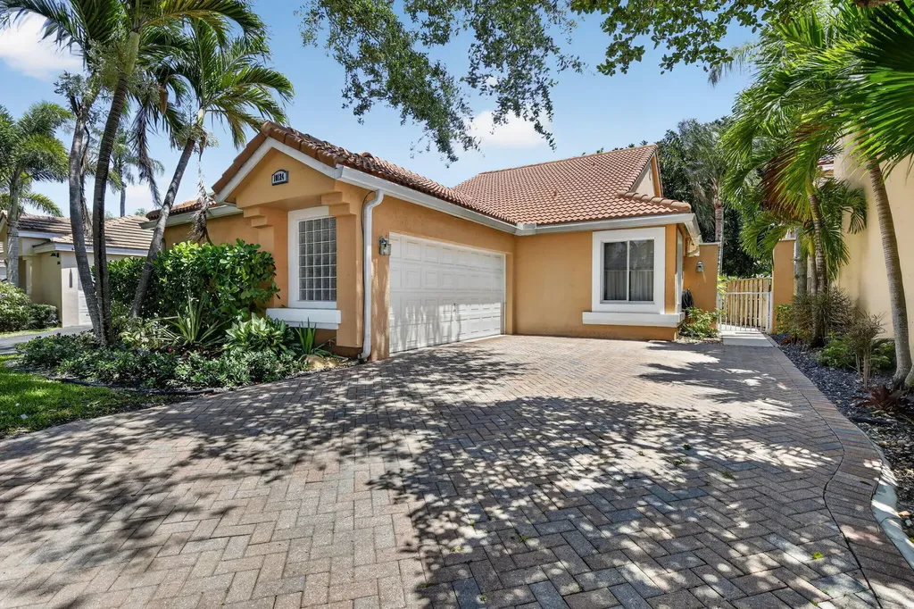 10124 NW 4th Street NW Plantation FL 33324