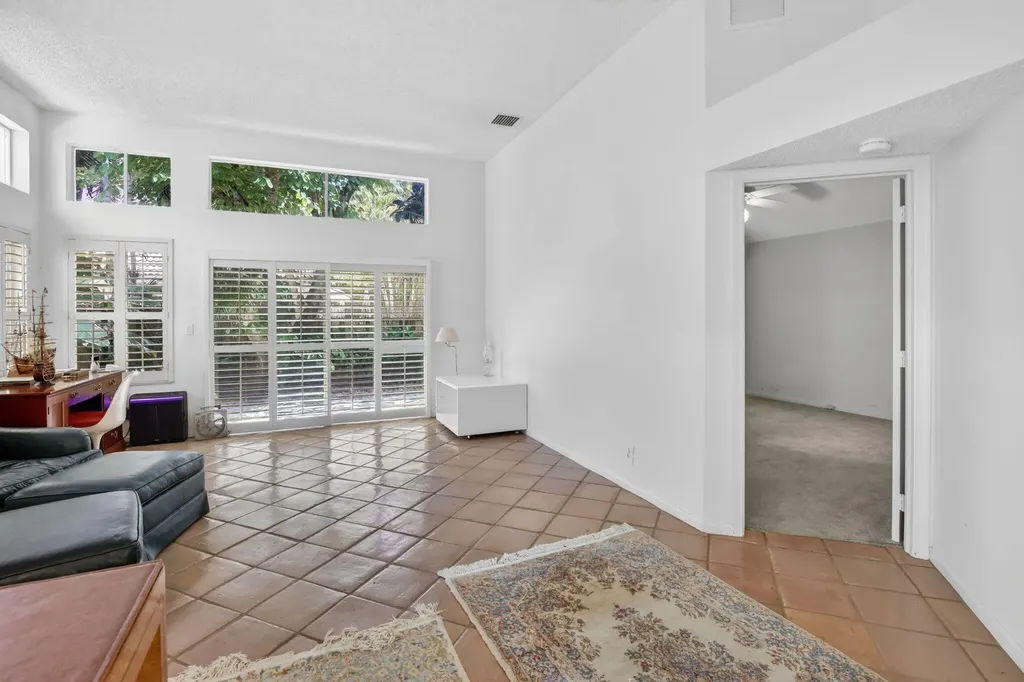10124 NW 4th Street NW Plantation FL 33324