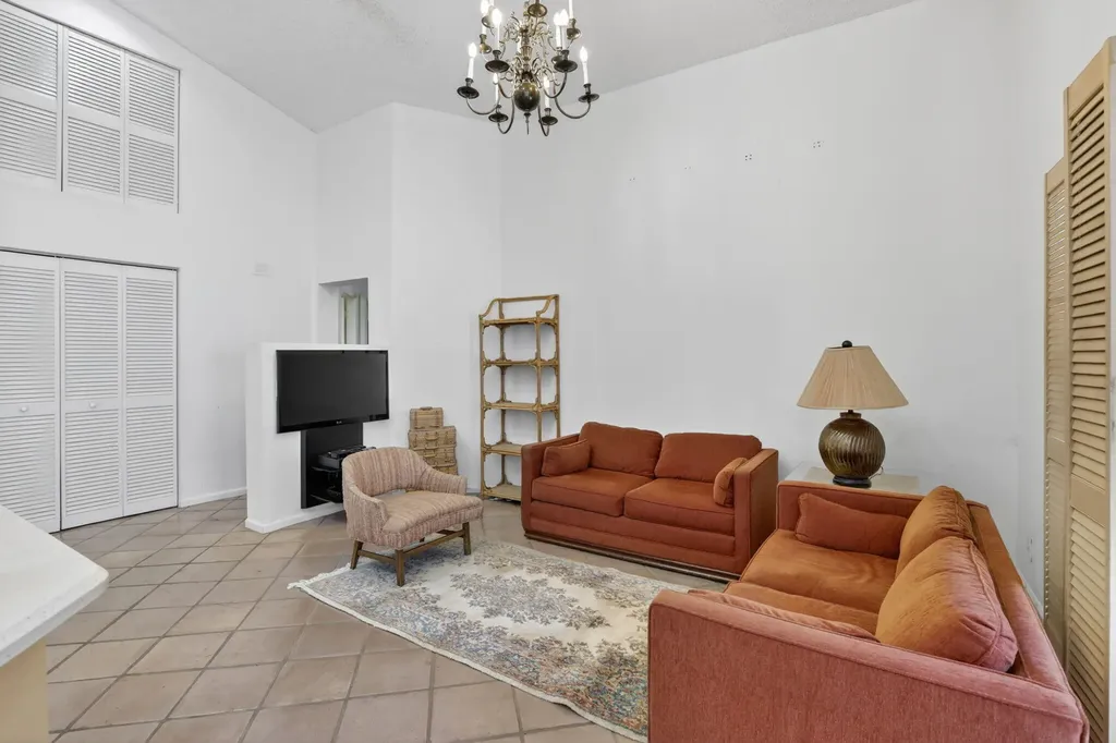 10124 NW 4th Street NW Plantation FL 33324