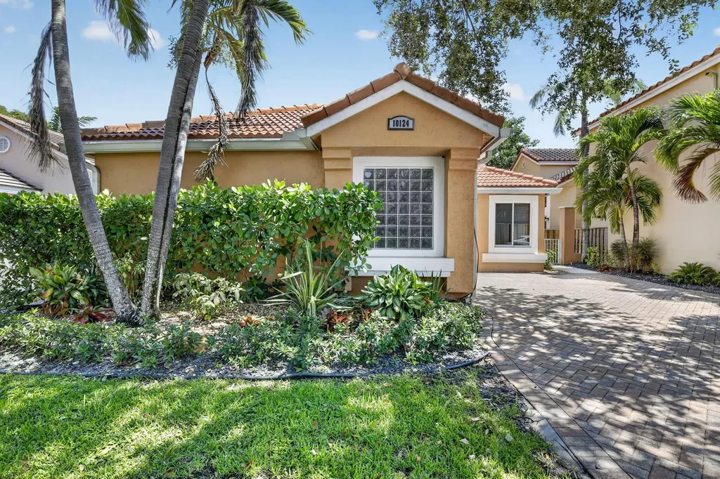 10124 NW 4th Street NW Plantation FL 33324
