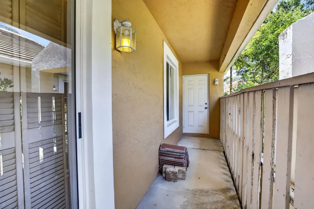 10124 NW 4th Street NW Plantation FL 33324