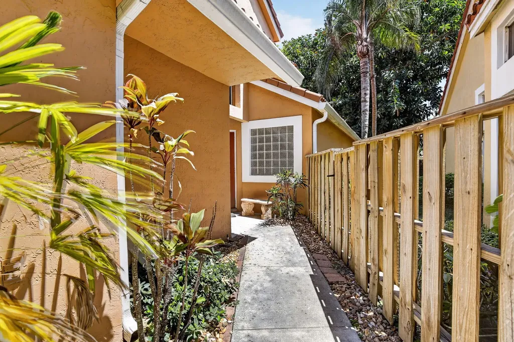 10124 NW 4th Street NW Plantation FL 33324