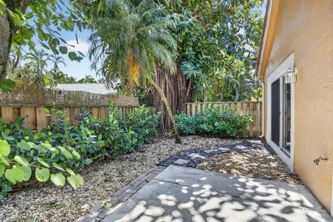 10124 NW 4th Street NW Plantation FL 33324